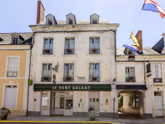 hotel-le-vert-galant-facade-la-fleche-440892-685x514